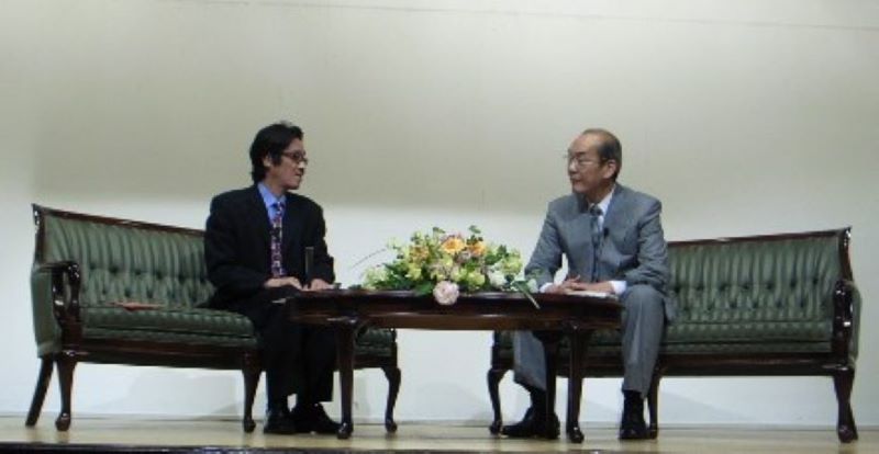 西田文郎先生と清水克衛さんの対談講演の様子