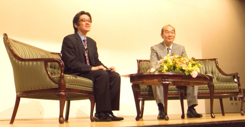 西田文郎先生と清水克衛さんの対談講演の様子